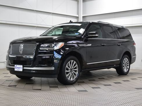 Used 2024 Lincoln Navigator L 4WD image 3