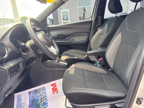 Used 2020 Nissan Kicks S FWD image 9