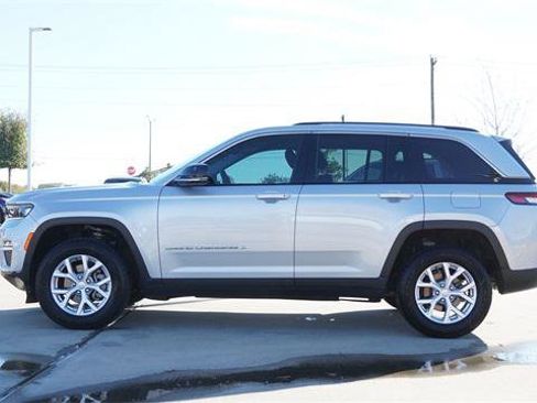 Certified 2023 Jeep Grand Cherokee Limited image 6