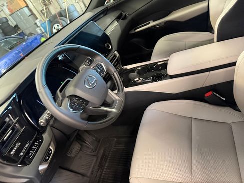 Used 2025 Lexus RX 350 F Sport w/ Convenience Package image 34