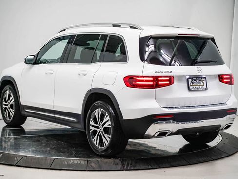 Used 2026 Mercedes-Benz GLB 250 image 2