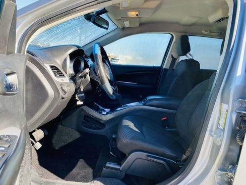 Used 2019 Dodge Journey SE image 28