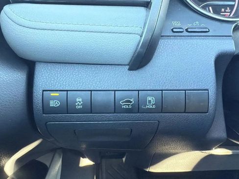 Used 2019 Toyota Camry XLE image 15