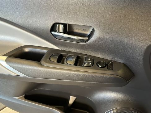 Used 2024 Nissan Kicks SR w/ SR Premium Package FWD image 18