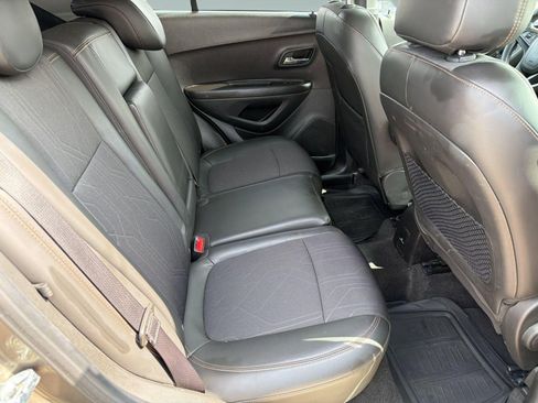 Used 2021 Chevrolet Trax LT FWD image 30