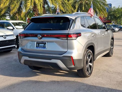 Certified 2025 Volkswagen Tiguan SE image 6