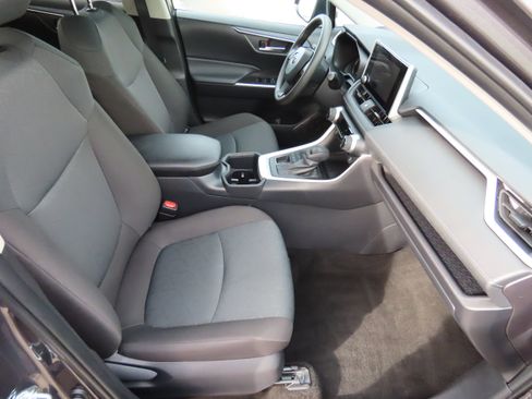 Used 2025 Toyota RAV4 XLE image 11