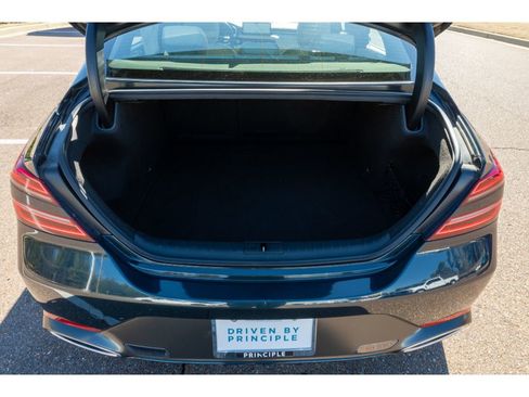 Used 2025 Genesis G70 2.5T image 14