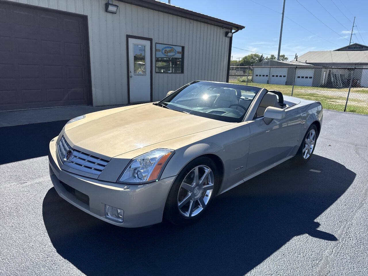 Used 2006 Cadillac XLR RWD image 54