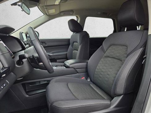 Used 2025 Nissan Pathfinder SV FWD image 15