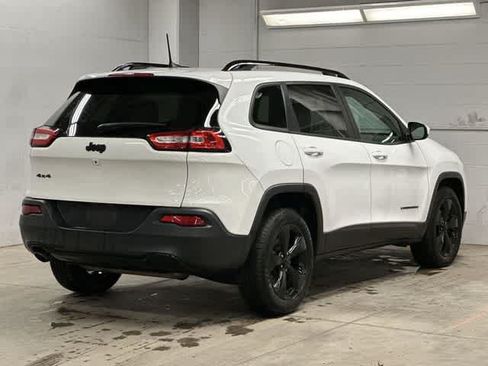 Used 2016 Jeep Cherokee Latitude w/ Cold Weather Group AWD/4WD image 22