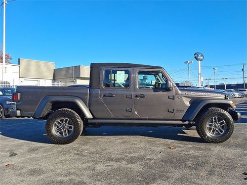 Used 2024 Jeep Gladiator Sport image 7