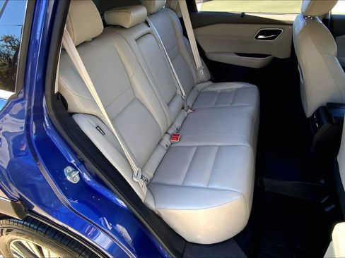 Used 2021 Nissan Rogue SV w/ Premium Package image 17