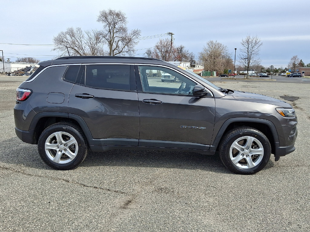 Used 2023 Jeep Compass Latitude AWD/4WD image 13