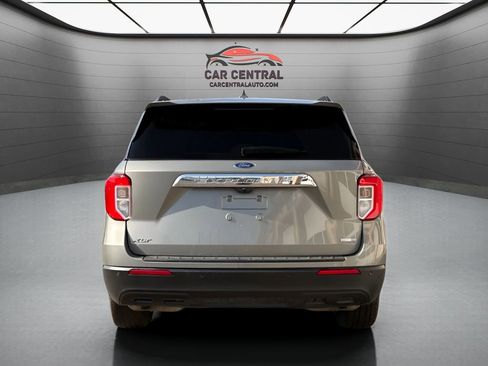 Used 2020 Ford Explorer XLT w/ Comfort Package image 4