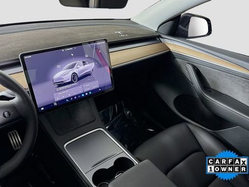 Used 2023 Tesla Model Y Performance image 22