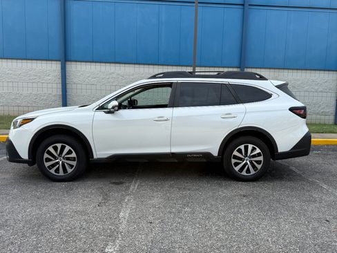 Used 2022 Subaru Outback Premium image 8