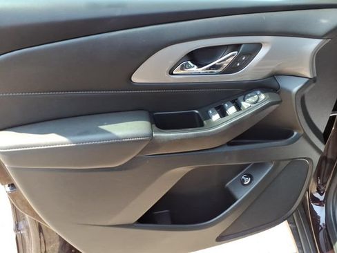 Used 2023 Chevrolet Traverse LT AWD/4WD image 12