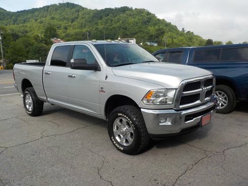 Used 2018 RAM 2500 SLT w/ Luxury Group AWD/4WD image 5