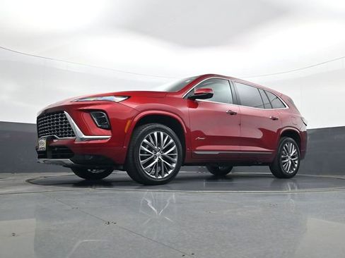 Used 2025 Buick Enclave Avenir image 22