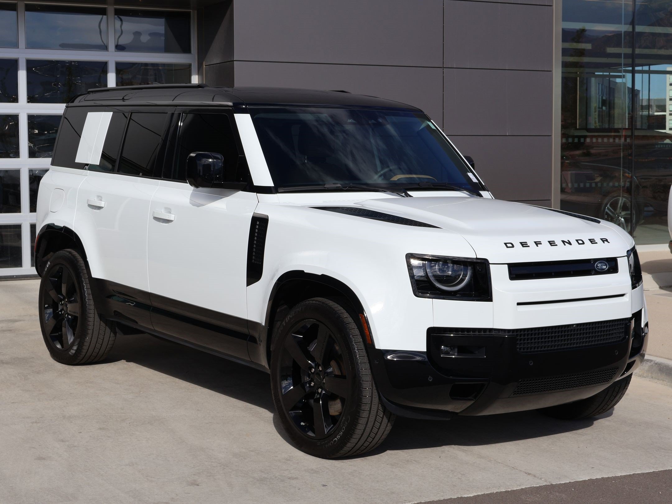 Used 2026 Land Rover Defender 110 X-Dynamic SE AWD/4WD image 3
