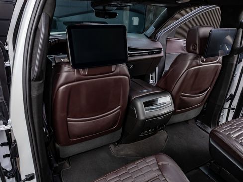 Used 2023 Cadillac Escalade ESV V AWD/4WD image 33