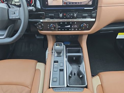 New 2026 Nissan Pathfinder Platinum FWD image 3