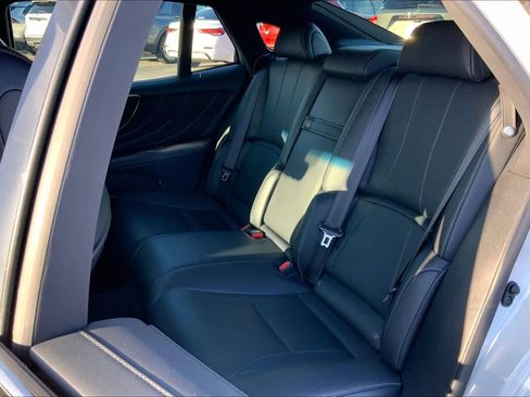 Used 2021 Lexus LS 500 w/ Accessory Package (Z2) image 19