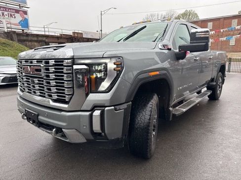 Used 2025 GMC Sierra 3500 Denali image 5