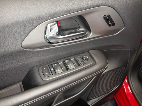 New 2026 Chrysler Pacifica Select AWD/4WD image 17