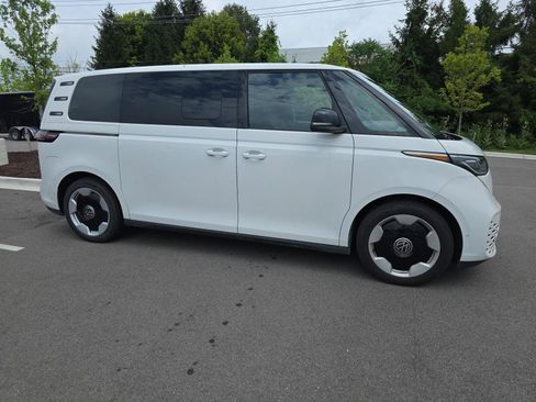 Used 2025 Volkswagen ID. Buzz Pro S Plus RWD image 22