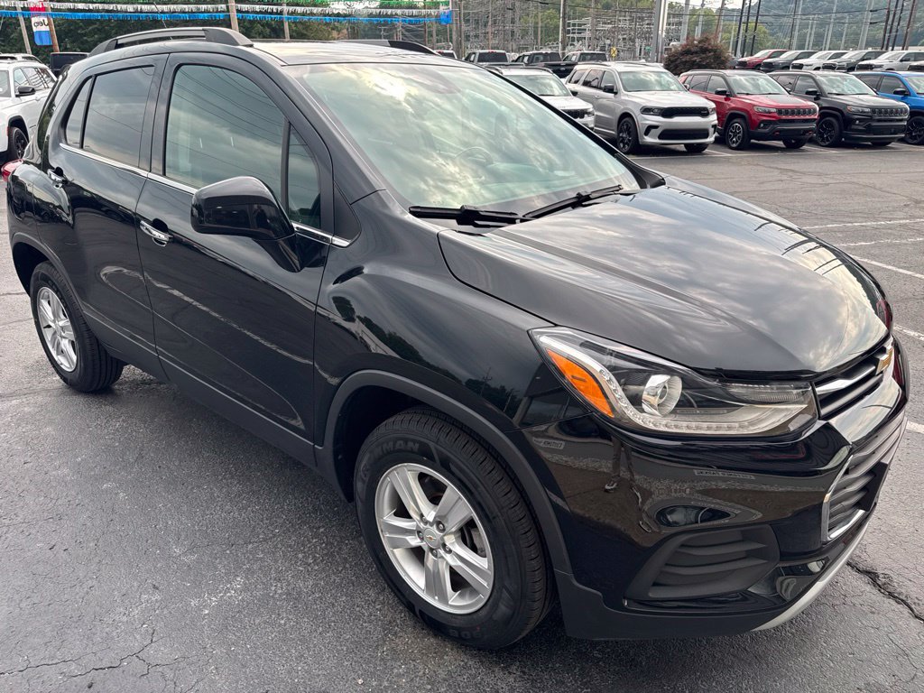 Used 2019 Chevrolet Trax LT w/ LT Convenience Package AWD/4WD image 2