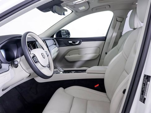 Used 2025 Volvo XC60 B5 Ultra w/ Protection Package Premier image 4