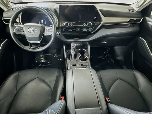 Used 2023 Toyota Highlander Limited FWD image 17
