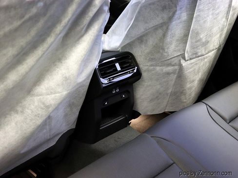 Used 2026 BMW 550e xDrive image 24