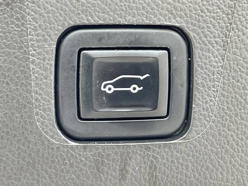 Used 2023 Chevrolet Traverse LT AWD/4WD image 33