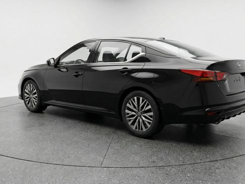 Used 2025 Nissan Altima 2.5 SV image 6