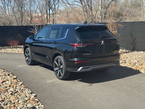 New 2025 Mitsubishi Outlander SE image 3