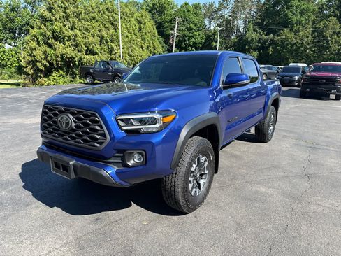 Used 2022 Toyota Tacoma TRD Off-Road w/ Technology Package AWD/4WD image 7