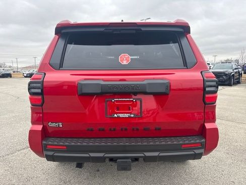 New 2025 Toyota 4Runner SR5 image 5