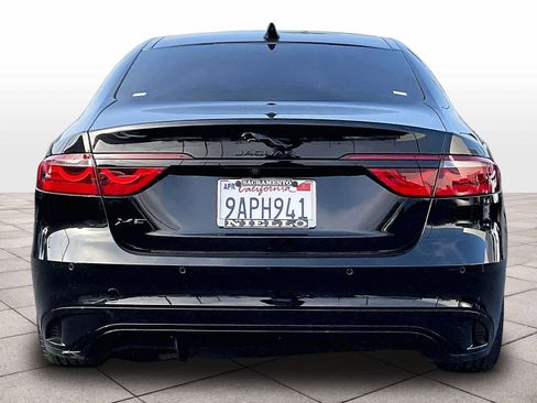 Used 2022 Jaguar XF SE image 6
