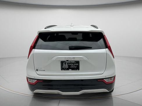Used 2024 Kia Niro Wind w/ Wind Preserve Package FWD image 6