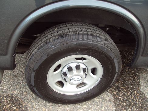 Used 2017 Chevrolet Express 2500 LS image 32