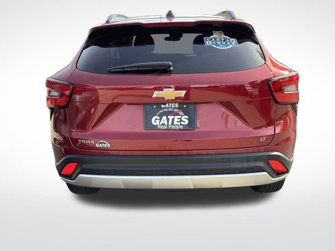 Used 2025 Chevrolet Trax LT w/ LT Convenience Package FWD image 10