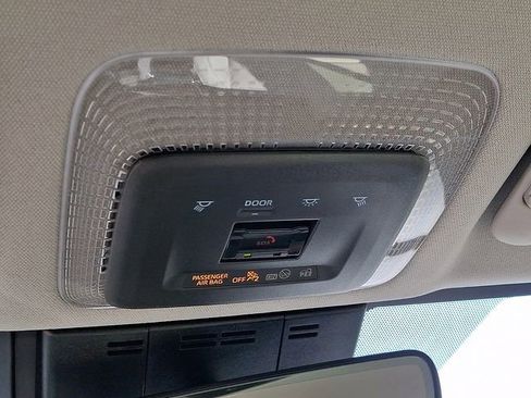 Used 2024 Toyota Prius XLE FWD image 28