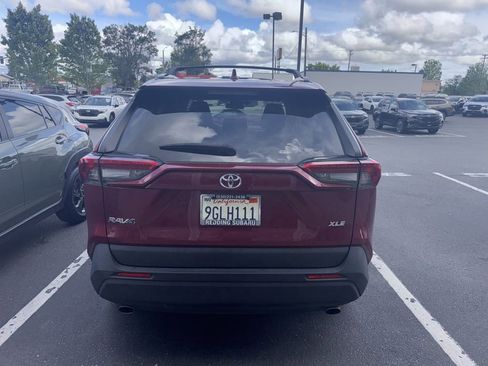 Used 2023 Toyota RAV4 XLE w/ Convenience Package image 5