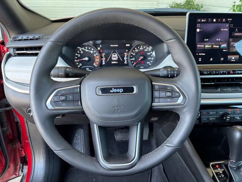 Used 2025 Jeep Compass Limited AWD/4WD image 29