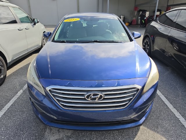 Used 2015 Hyundai Sonata SE w/ Option Group 09 FWD image 2