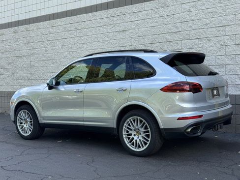 Used 2018 Porsche Cayenne Platinum Edition w/ Premium Package Plus AWD/4WD image 2