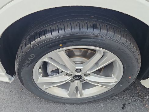 Used 2024 Audi Q3 2.0T Premium Plus w/ Premium Plus Package image 10